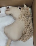 Hobby Horse Duży koń na kiju Premium - cremello A3