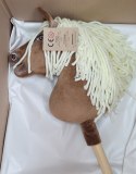Hobby Horse Średni koń na kiju Premium jasny beżowy haflinger A4