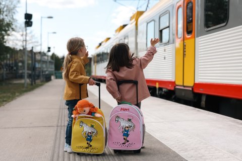 Walizka na kółkach dla dzieci różowa akcesoria podróż zabawa wyprawka Pippi