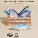 Drewniane ryby w skrzynce, zabawka dla dzieci, stragan, sklep Le Toy Van