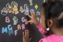 Drewniane magnetyczne literki i obrazki edukacyjna zabawka dla dzieci Bluey